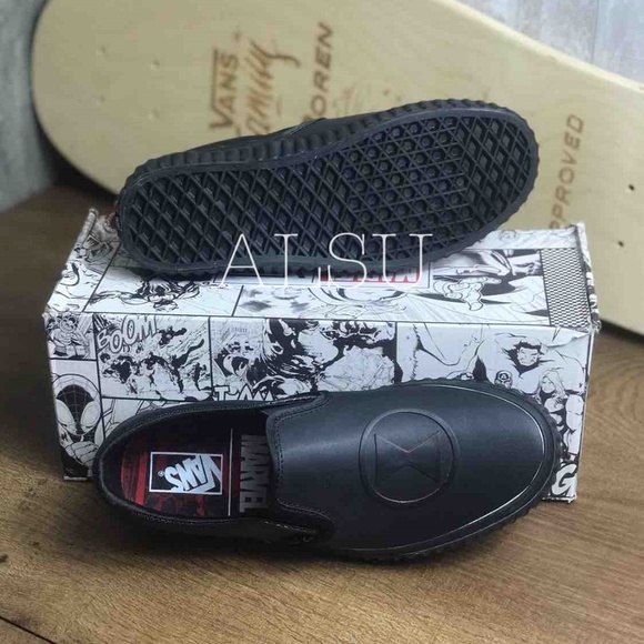 NWT VANS&Marvel Classic Slip On Black Widow W - Picture 4 of 8